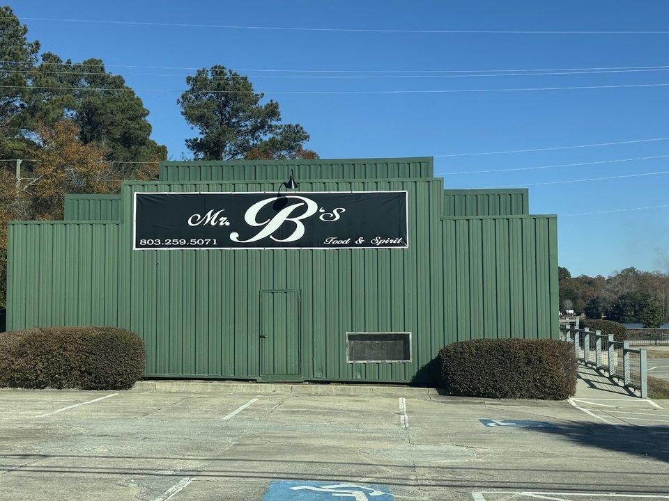 Front view of Mr B's Food & Spirits.